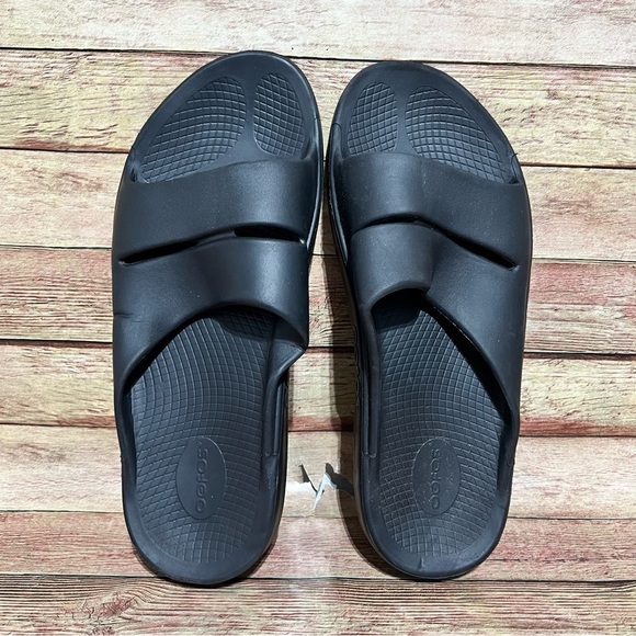 Oofos Ooahh Black Recovery Slide Sandals main image 4
